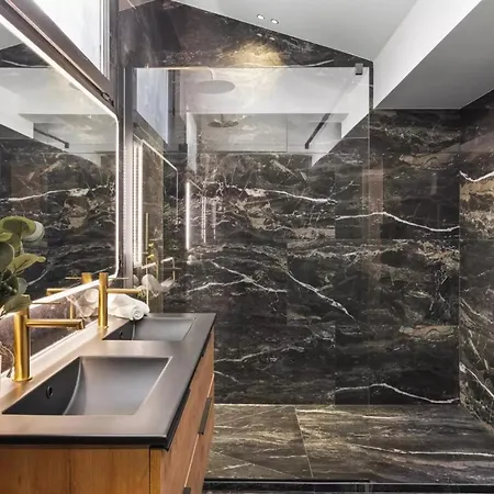 Luxurious Penthouse Of בית נופש *