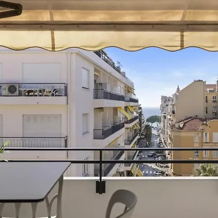Luxurious Penthouse Of קאן
